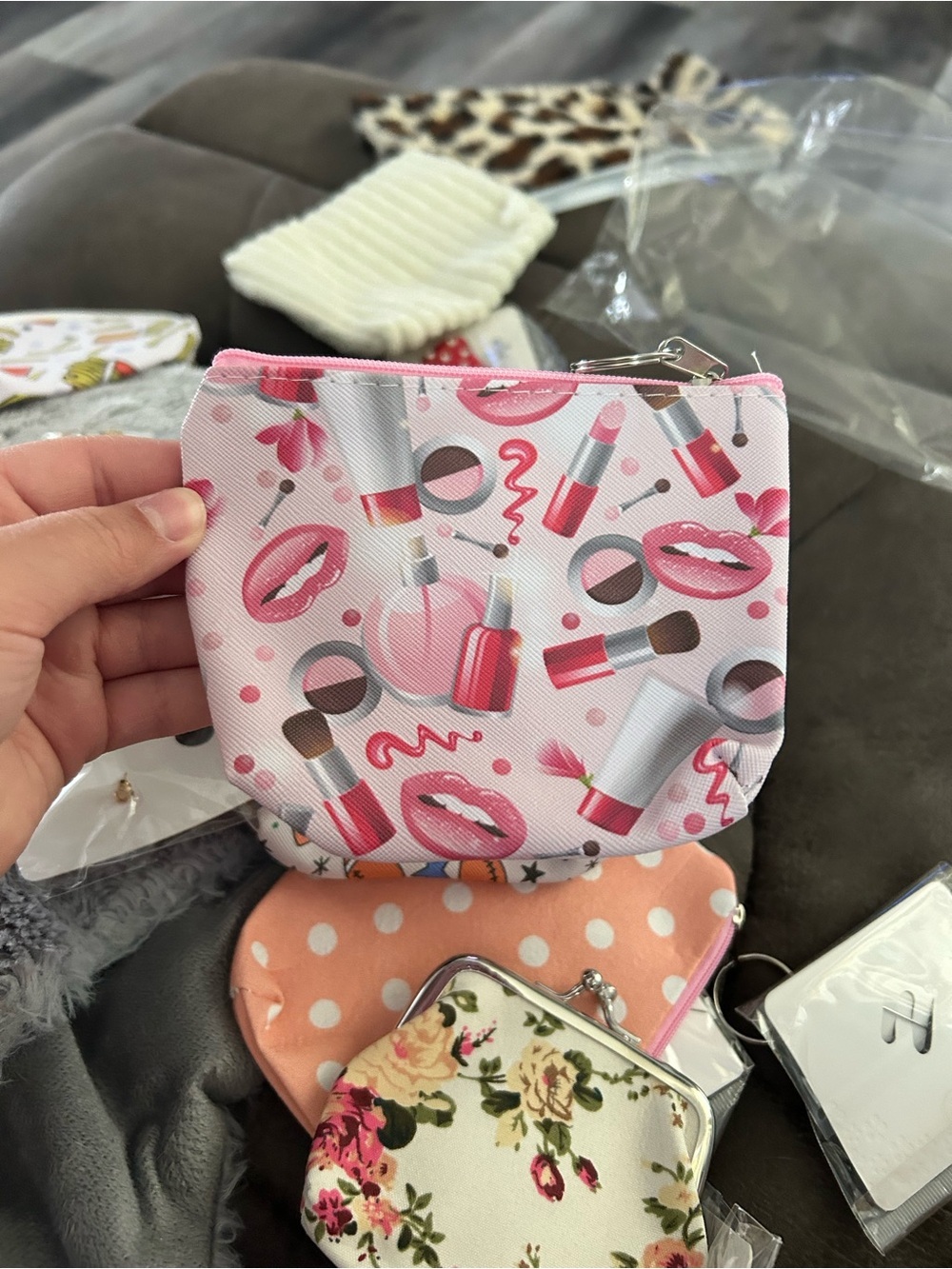 4/$50 red lipstick lips small woman wallet coin purse